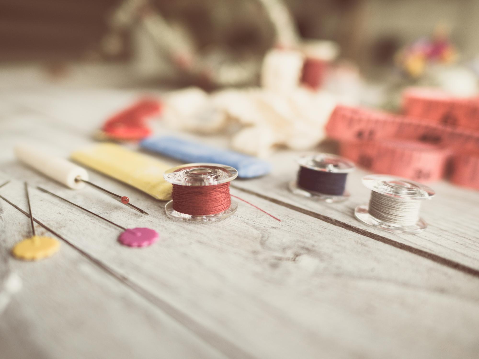 Atelier workspace with hoops and threads